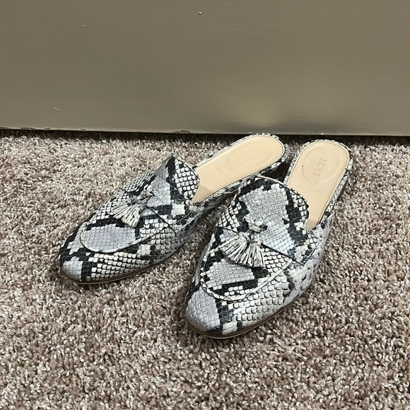 J. Crew Charlie Flat Mules Leather Snake Print Tassel Almond Toe Gray 9.5M - Picture 6 of 8
